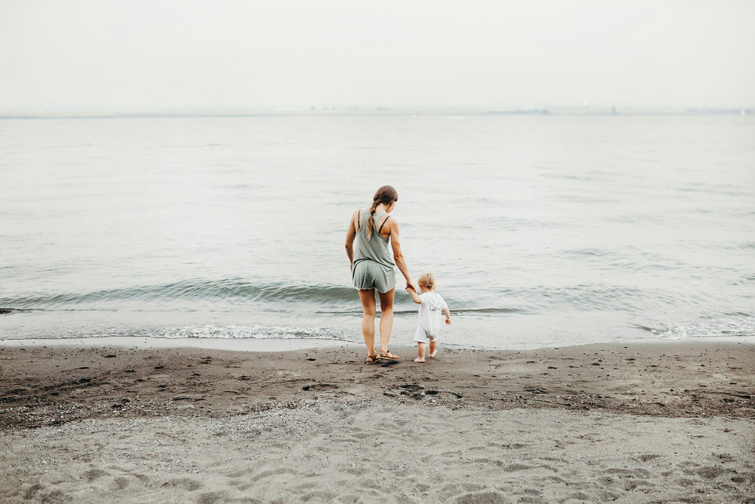 Quanto costa diventare madre e perché le donne pagano due volte