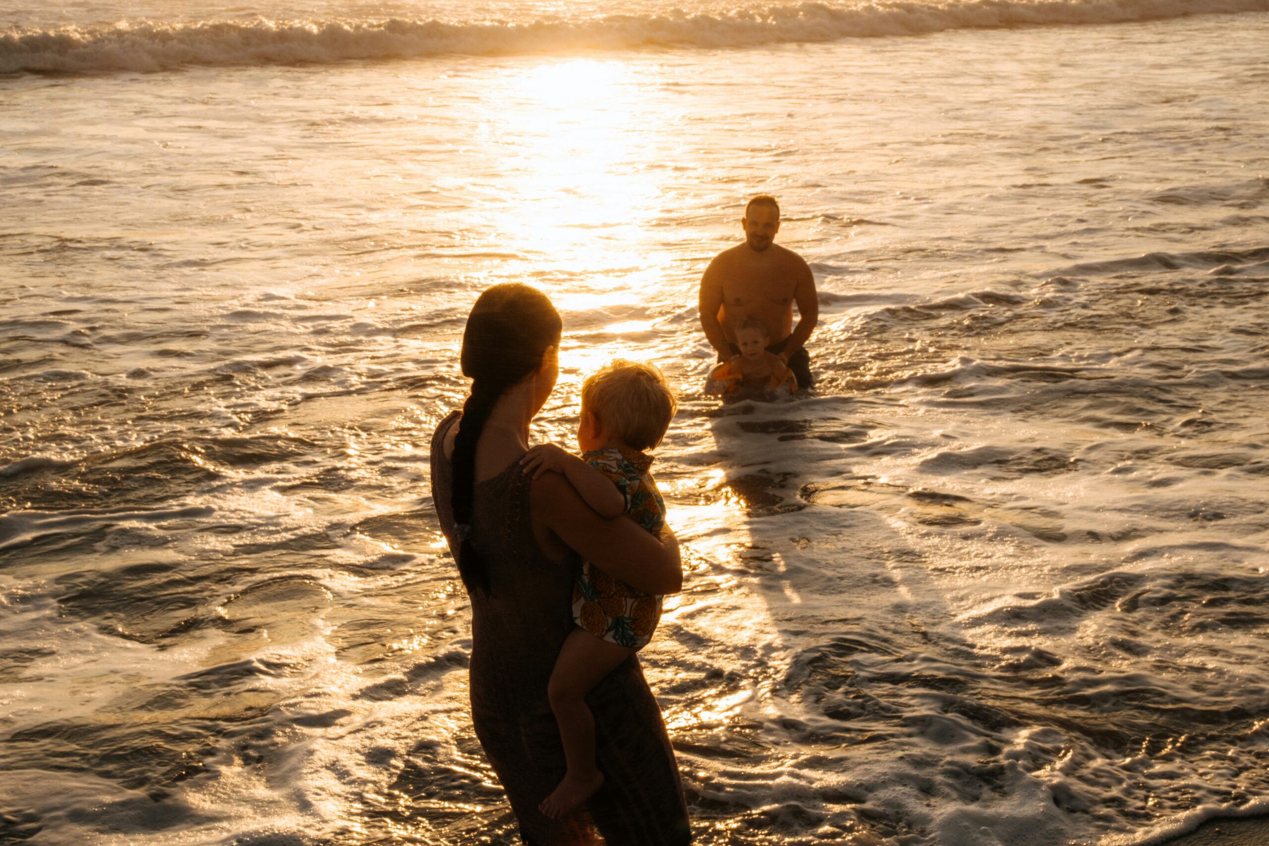 I figli sono in vacanza con me: posso non pagare il mantenimento ad agosto?
